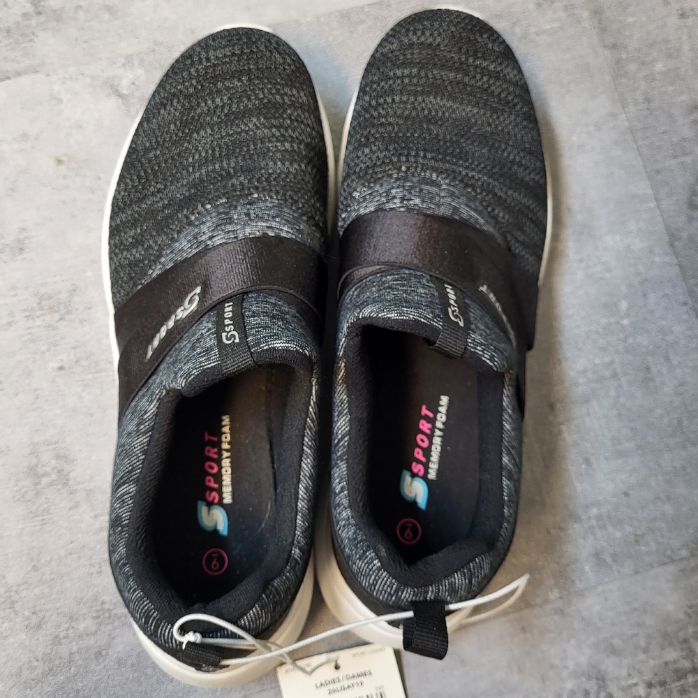 Slip on running shoes